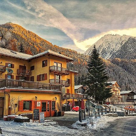 Le Nid De L'Aigle Hotel Champoluc Buitenkant foto