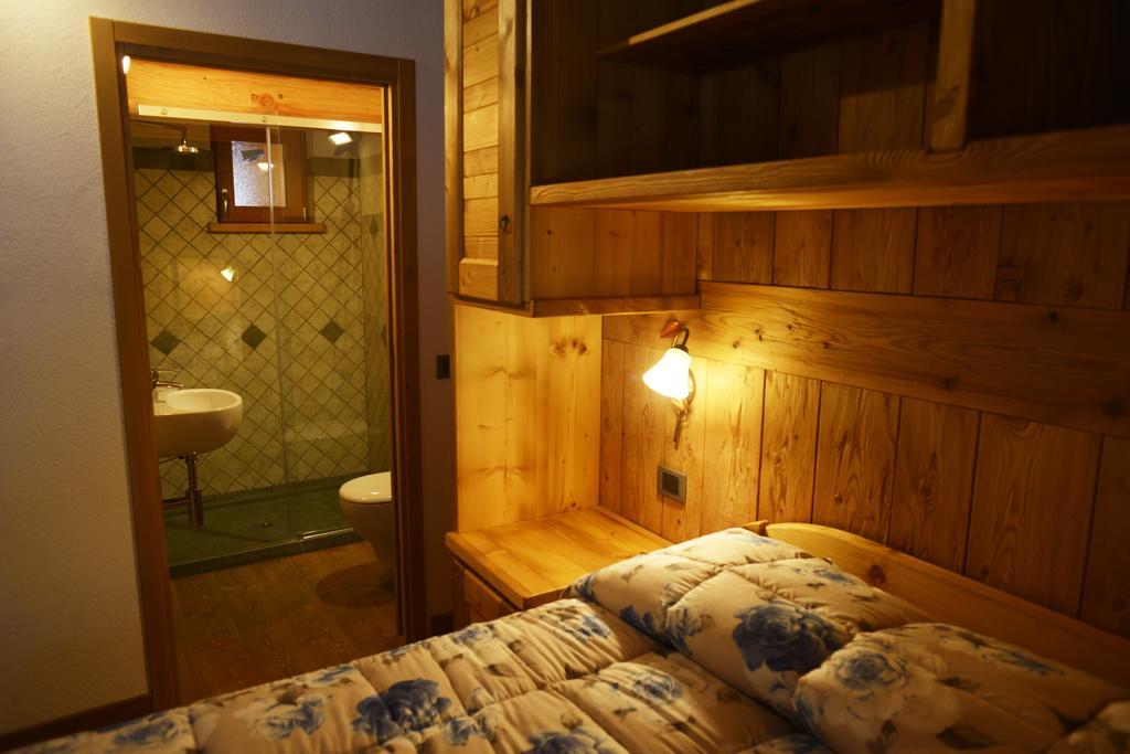 Le Nid De L'Aigle Hotel Champoluc Kamer foto