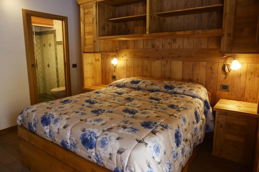 Le Nid De L'Aigle Hotel Champoluc Kamer foto