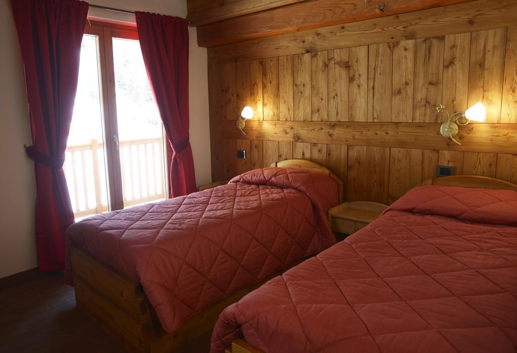 Le Nid De L'Aigle Hotel Champoluc Kamer foto