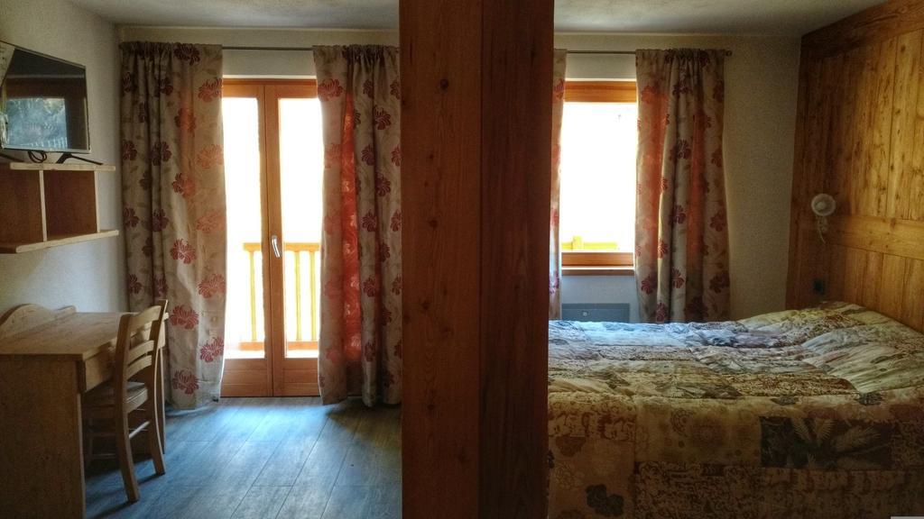 Le Nid De L'Aigle Hotel Champoluc Kamer foto