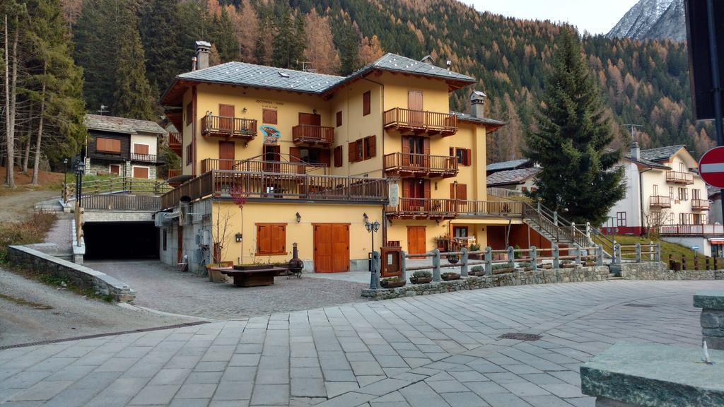 Le Nid De L'Aigle Hotel Champoluc Buitenkant foto